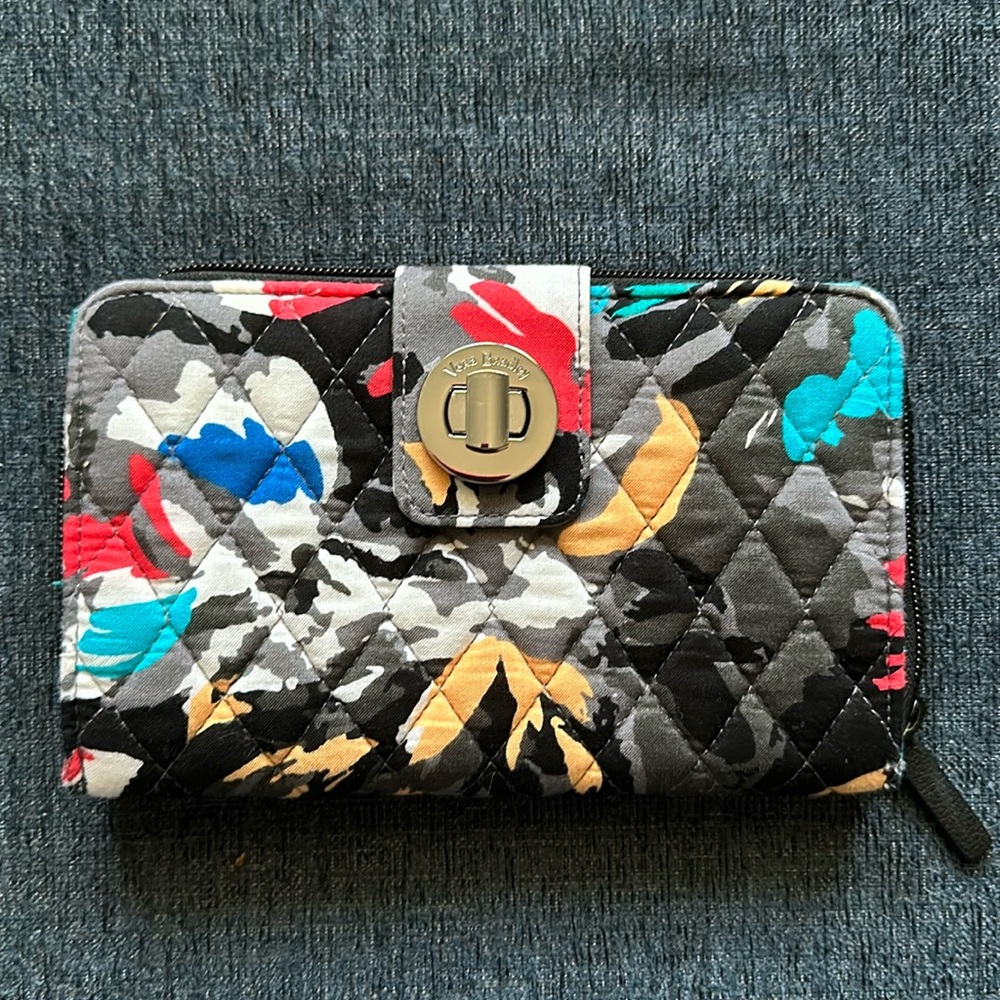 Vera Bradley Women’s Turnlock Wallet in Splash Floral